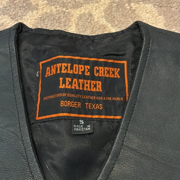 Antelope Creek Black Leather Motorcycle Vest - Picture 6 of 8